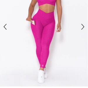 Bombshell Sportswear Fuchsia Leggings with scrunchie , for pushup effect